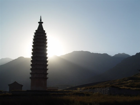 拜寺口双塔风景