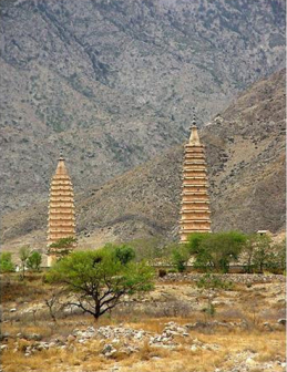 拜寺口双塔风景