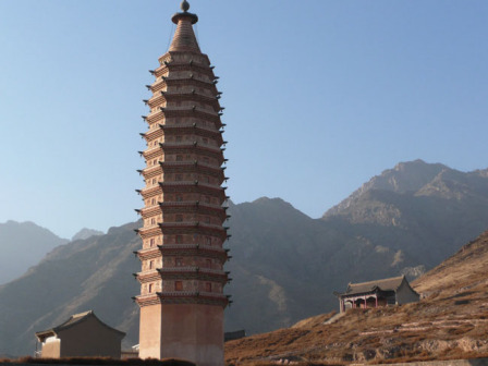 拜寺口双塔风景