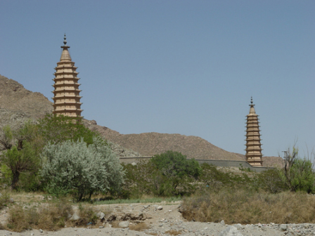 拜寺口双塔风景